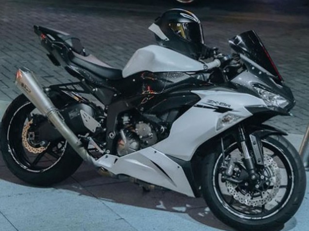 2019-2022 Kawasaki ZX6R Motorcycle Fairings - White Black Carbon Fiber UK Manufacturers