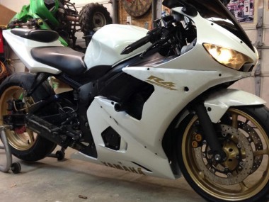 2005 Yamaha YZF 600 R6 Motorcycle Fairings - White Gold UK Manufacturers